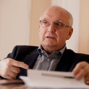 HUNGARY-POLITICS-VOTE-RIGHTS-RELIGION-CORRUPTION-MEDIA Andras Baka : De juge évincé à candidat présidentiel en Hongrie