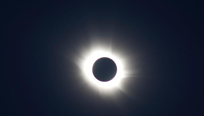 343c4d31-5306-40dd-8ea2-590901096a01 Préparation à l’Éclipse Totale : Un Spectacle Céleste Rarissime