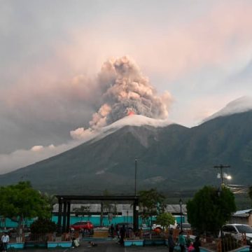 34f081e6-559a-4ae8-bb37-cb7d4bb4722a L’éruption du Volcan Fuego au Guatemala prend fin après 50 heures