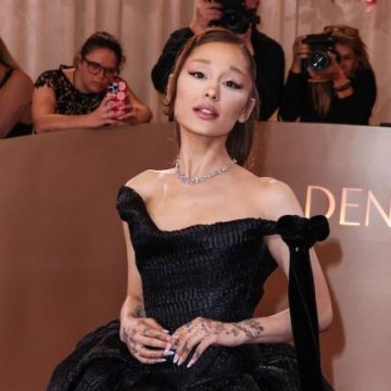 Ariana Grande décide de faire une pause après sa tournée