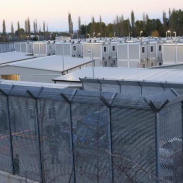 Italie : Les centres de détention en Albanie suscitent des inquiétudes