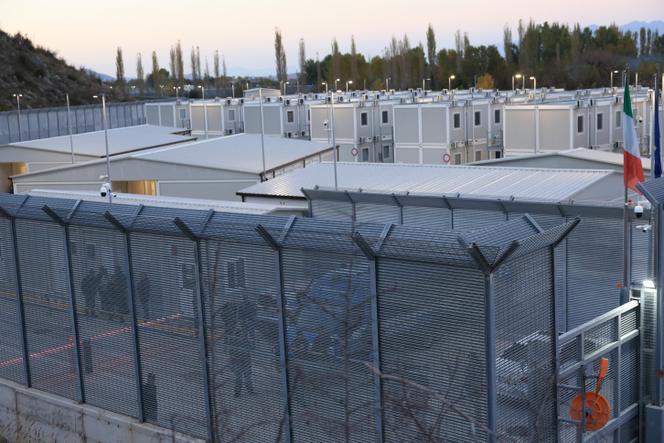 3c04c2a1-144d-4229-a7d7-18c8942dc335 Italie : Les centres de détention en Albanie suscitent des inquiétudes