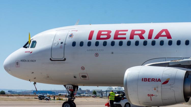 47607ef0-fb86-4714-a77f-46ccfceee31c Iberia diffuse en direct une éclipse solaire depuis le ciel
