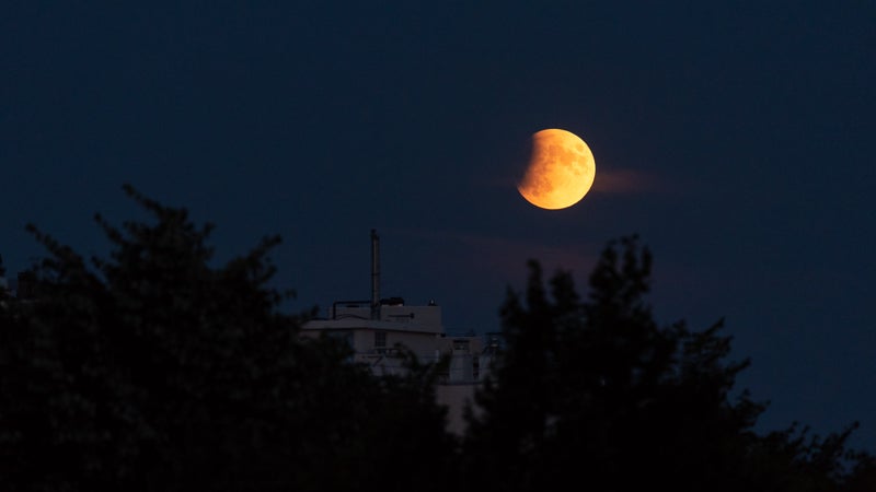 49397ad9-c65d-484a-a014-22905f575678 Éclipse Partielle de Lune Visible Depuis la France