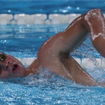 4ea2436e-0c1d-4680-9ed5-08d30533b37b Léon Marchand brille au 400 m nage libre