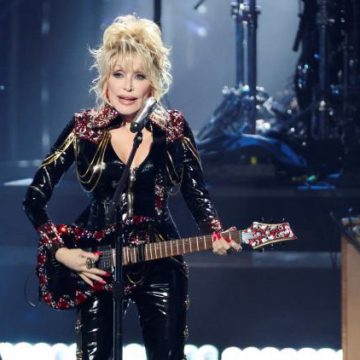 56c6413b-a622-450a-956a-975bfd648cad Dolly Parton et sa chanson secrète en capsule temporelle