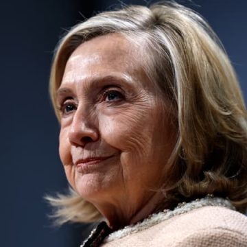 5bfcc0a8-3f2e-4cc8-bac4-a5fdf6eade50 Hillary Clinton critique la décoration de la Maison Blanche par Donald Trump
