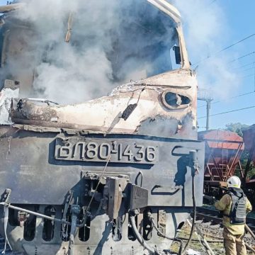 Deux morts dans une frappe russe sur un train en Ukraine
