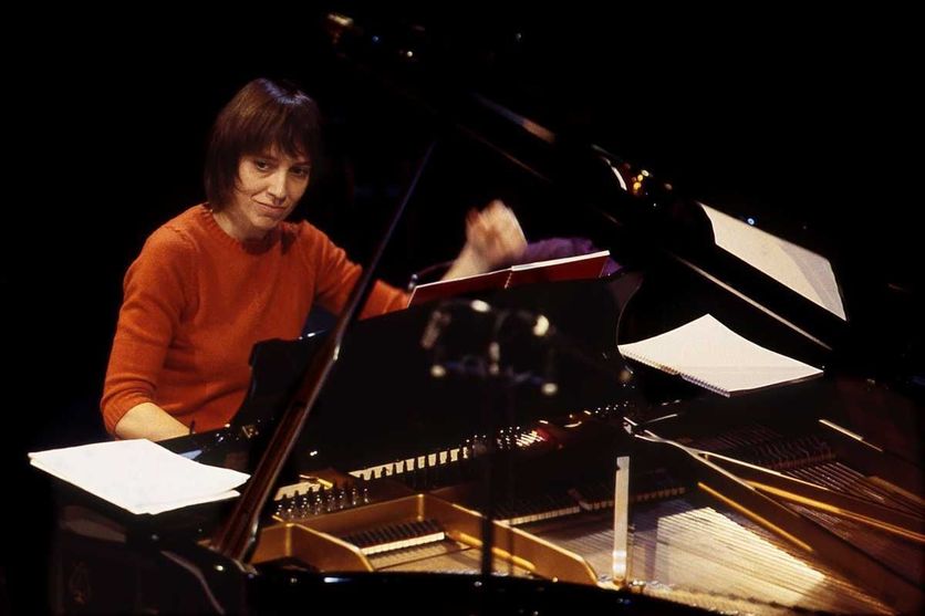 Claire Désert (b. 1967), French pianist, 2001 Claire Désert : Un Parcours Musical Exceptionnel