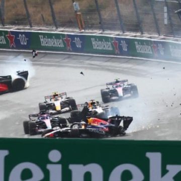 64b09dee-b133-4c71-b53d-c2edc8fc4c00 Accident de Max Verstappen lors du Grand Prix des Pays-Bas