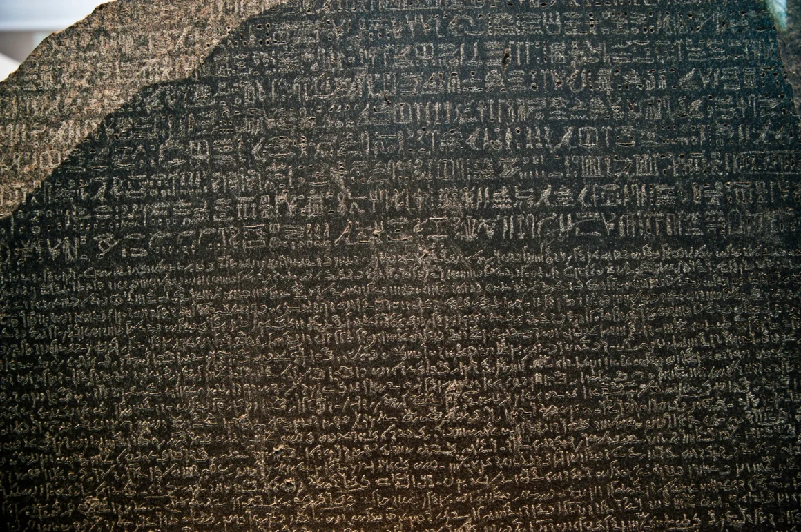 69c4c9a1-9302-419d-86fa-0d3e4c272bfa Les pyramides égyptiennes : mythes et réalités