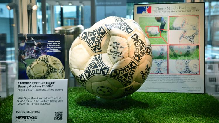 6dcc070a-8e91-4905-b030-f08b8075287a Le ballon légendaire de Maradona mis aux enchères