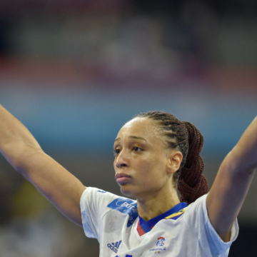 Béatrice Edwige Annonce Sa Retraite du Handball