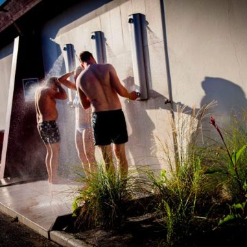 FRA - EVERYDAY AT A CAMPSITE - QUOTIDIEN DANS UN CAMPING Sécheresse en France: Les Campings Réduisent leur Consommation d’Eau