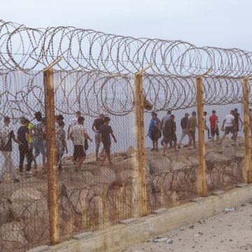 Réactions politiques françaises à la crise migratoire de Ceuta