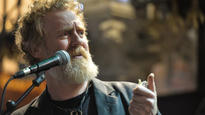 7906f8da-439c-468e-9605-caffb1992f23 Des milliers de personnes rendent hommage à Glen Hansard à Dublin