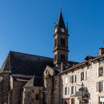 8264e9b0-4ad4-44d3-8d0b-a8515da198d2 Rassemblement illégal contre les violences policières à Aurillac