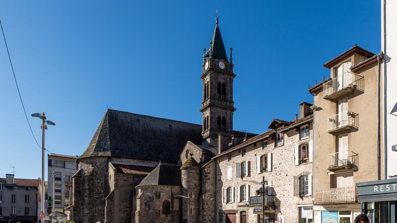 8264e9b0-4ad4-44d3-8d0b-a8515da198d2 Rassemblement illégal contre les violences policières à Aurillac