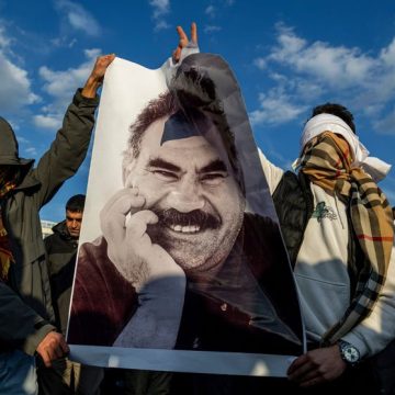 Turkey Kurds Le Parlement Turc Vote pour Mettre Fin au Conflit avec le PKK