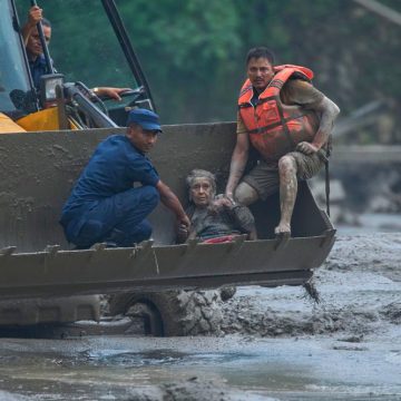 Crise au Népal : Inondations et Aide Internationale