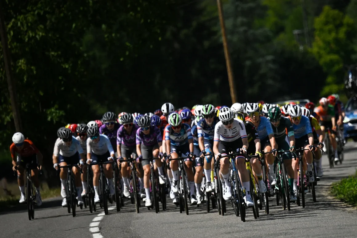 92666f3b-82ef-4ac9-b2ac-65ee695bb2ea Demi Vollering remporte le Tour de France Femmes 2026 : Un succès grandissant