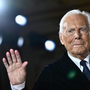 985a7af0-40f9-446b-8b2e-cd5e35519b7f La Cession de 15% d’Armani pourrait être Retardée