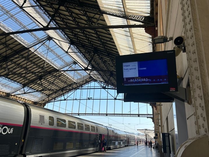 99872f79-b0af-40d0-b048-274c9ee81da0 Des Défis Logistiques pour un Voyage Spirituel Unique