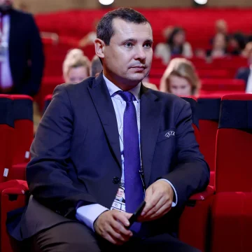 a0b81c62-8fc6-43f1-9208-db6982afd132 Séparation entre la FIFA et Kevin Lamour
