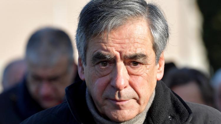 a2cedecf-9b21-473e-a325-61331b59ff80 François Fillon suspendu de la Légion d’honneur pour 10 ans