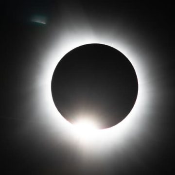 a467e241-f35a-43db-9640-ec5f5b02641b L’appel à réduire la consommation d’énergie au Royaume-Uni face à l’éclipse solaire