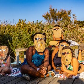 FRANCE-SAINT-MALO-CHILDREN-ECLIPSE-MASKS-GLASSES Une éclipse solaire totale : un rare spectacle à travers l’Europe