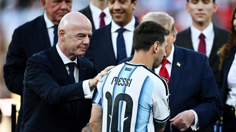 ad5cdaee-7a0a-47ac-8e64-86ea95a38b99 L’Association du football argentin soutient Gianni Infantino malgré les critiques