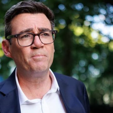 Andy Burnham piégé par un imposteur se faisant passer pour une responsable américaine
