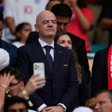 aec98c85-a9fd-432b-8bc9-815c03763544 Pression sur Gianni Infantino pour abandonner son projet de société commerciale