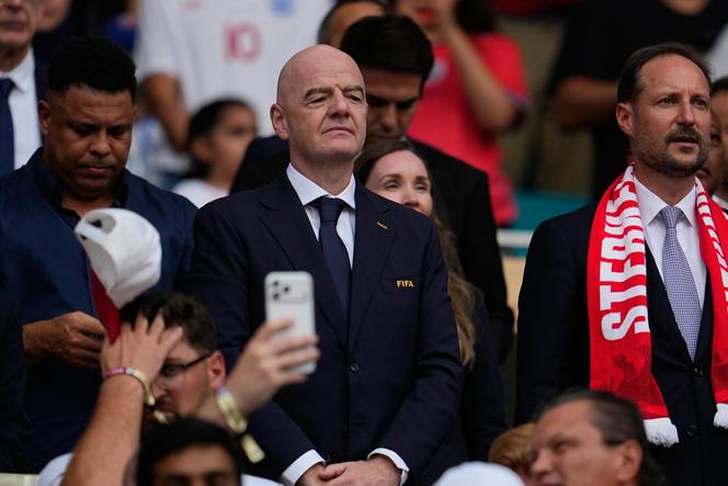aec98c85-a9fd-432b-8bc9-815c03763544 Pression sur Gianni Infantino pour abandonner son projet de société commerciale