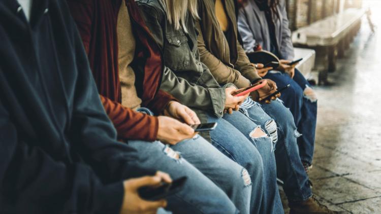 af37cd33-8747-410b-803d-7f01cfa9b235 Interdiction des téléphones portables dans les lycées dès la rentrée