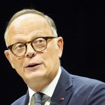 b136e6e7-42f4-4c9e-aa30-dc913468e2cd Édouard Philippe propose des changements dans l’éducation