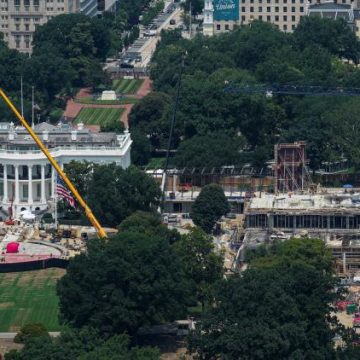 b59a8a68-9908-4f9c-9460-db1c1b8bf448 Trump en Appel à la Cour Suprême pour une Salle de Bal
