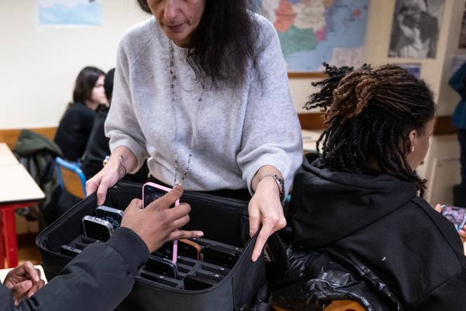 b9d605e0-3621-46f5-9e8c-215433e2e24c L’interdiction du téléphone portable dans les lycées en question