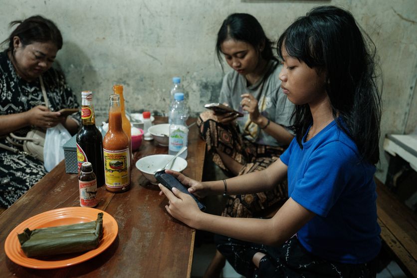 INDONESIA-CULTURE-INTERNET-LAW La propagation de la désinformation en Indonésie