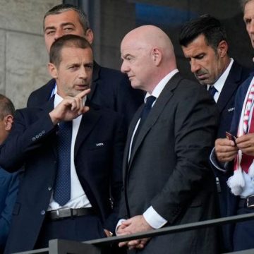 c0aa0461-fdef-4676-981d-12dd426cc3c8 L’UEFA exige le départ de Gianni Infantino
