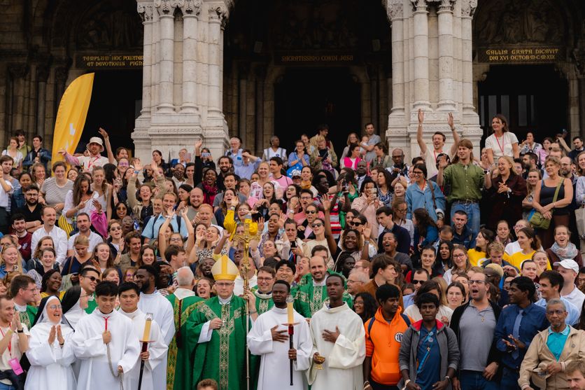 c1472d6c-98b3-4600-a7a0-532c2cd226e2 Festival Santos à Montmartre : Un rassemblement pour les jeunes professionnels catholiques
