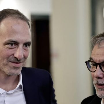c1e2b48d-fe6d-4b26-924f-94b966734561 Raphaël Glucksmann annonce sa candidature à la présidentielle de 2027