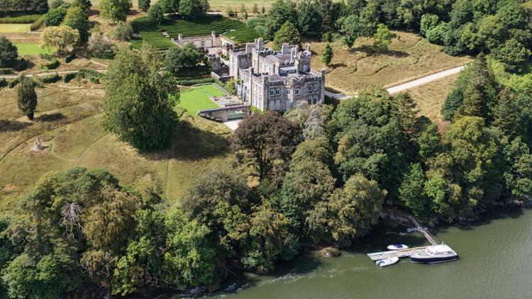 c4a7cbf1-ae72-4bea-86b2-50bfa52bdd0e Mark Zuckerberg acquiert un château en Irlande