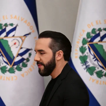 Débat autour des panneaux publicitaires en hommage à Nayib Bukele à Oviedo