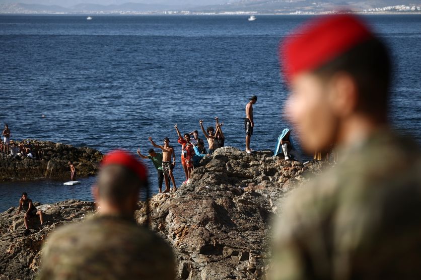 c65a6a3a-a462-4892-845b-fadb77655086 Migrants marocains tentant de rejoindre Ceuta: inquiétudes et désespoir
