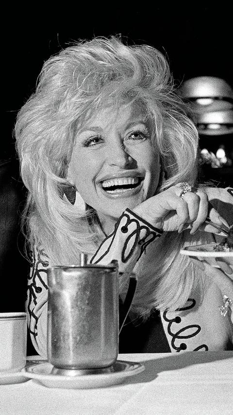 d0845c88-0f85-4351-a98b-a0a81ff9ed3a Hommage à la carrière militante de Dolly Parton