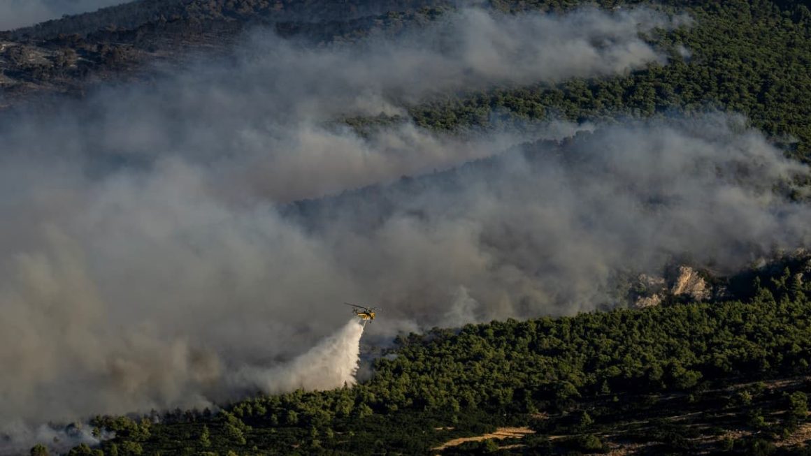 La Grèce face à des incendies dévastateurs en pleine saison touristique