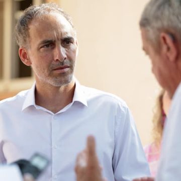 e094a0ef-38c4-4f61-a901-92799466c291 Raphaël Glucksmann : Vainqueur potentiel à la primaire socialiste pour la présidentielle
