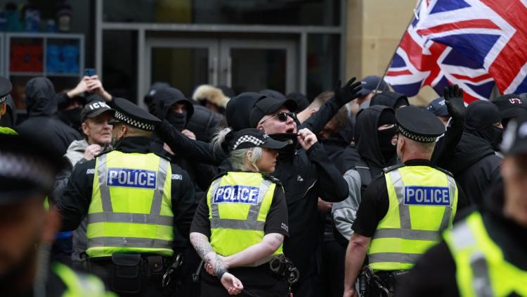 e23378ec-c40d-4a70-842a-5435f2a9da9d Manifestations anti-migrants à Thetford : tensions et arrestations